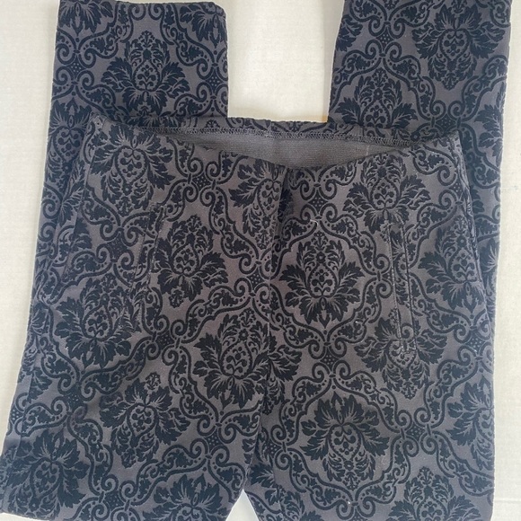 Chicos Slim‎ Ankle Floral Black Pant Size 0-R/Small - Picture 5 of 7